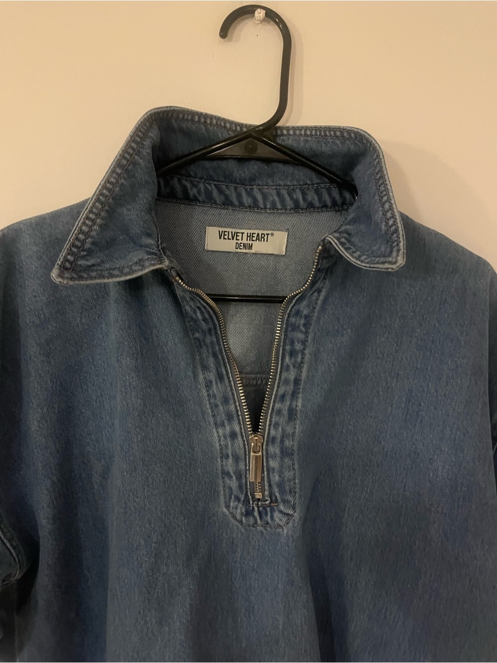 Woman’s Short-Sleeve Denim Zip-Front Shirt - Blue - Picture 4 of 4